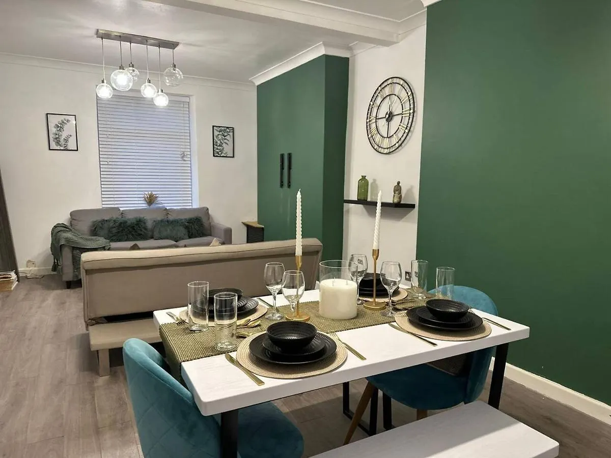Amazing 2 Bedrooms House Bridgend  0*, Bridgend (Wales)