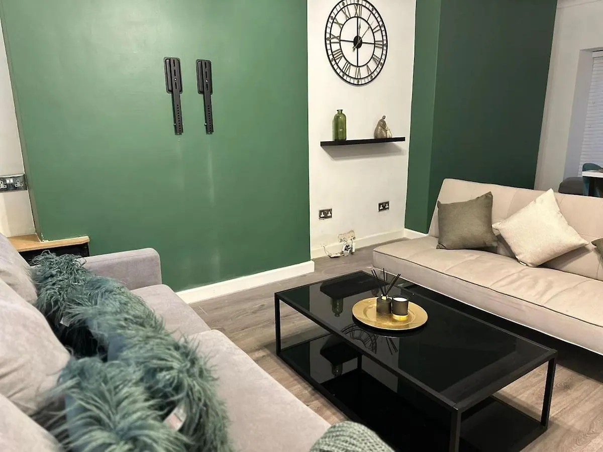 Amazing 2 Bedrooms House Bridgend  0*, Bridgend (Wales) United Kingdom